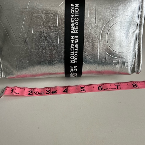 KENNETH COLE REACTION COSMETIC BAGS - Picture 5 of 11